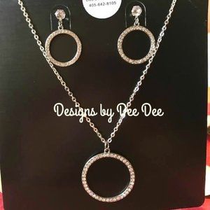 5/$20🔥OH It's Amazing Rhinestone Necklace Set🔥Bundle special price